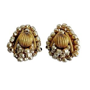 Vintage‎ Pearl Gold Tone Cluster Earrings Clip On Textured 60s Miriam Haskell ?
